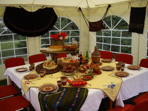 保加利亚美食 顶级沙律配果酒