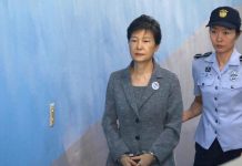 朴槿惠又被判8年 网友:魔咒又来啦