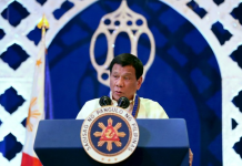 杜特尔特力挺中菲关系:我们是朋友 不可能开战