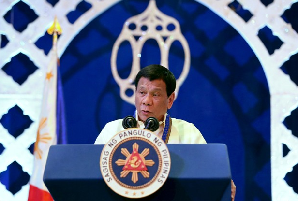 杜特尔特力挺中菲关系:我们是朋友 不可能开战