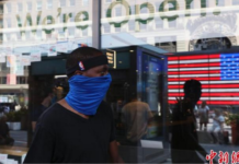 美国新冠死亡病例超17万 儿童感染人数持续增长