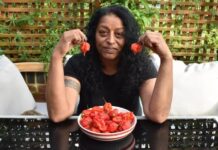 世界吃辣椒大赛,奖金仅有50英镑却吸引众多参赛者丨趣观世界