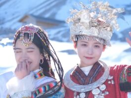 一尺白布,一双巧手,打造最炫苗族风|闲话海南