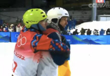 閉幕式上的這個抱抱,背後有個怎樣的故事?