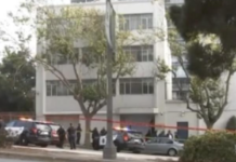 一辆汽车撞入中国驻旧金山总领事馆 司机被警察开枪打死