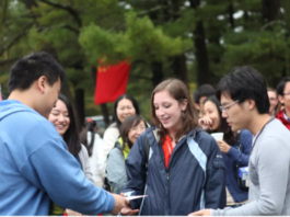 中国时政评论家:美遣返中国留学生意在加速中美人文交流“脱钩”