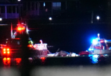 华盛顿军用直升机与民航飞机相撞 已打捞出18具遇难者遗体