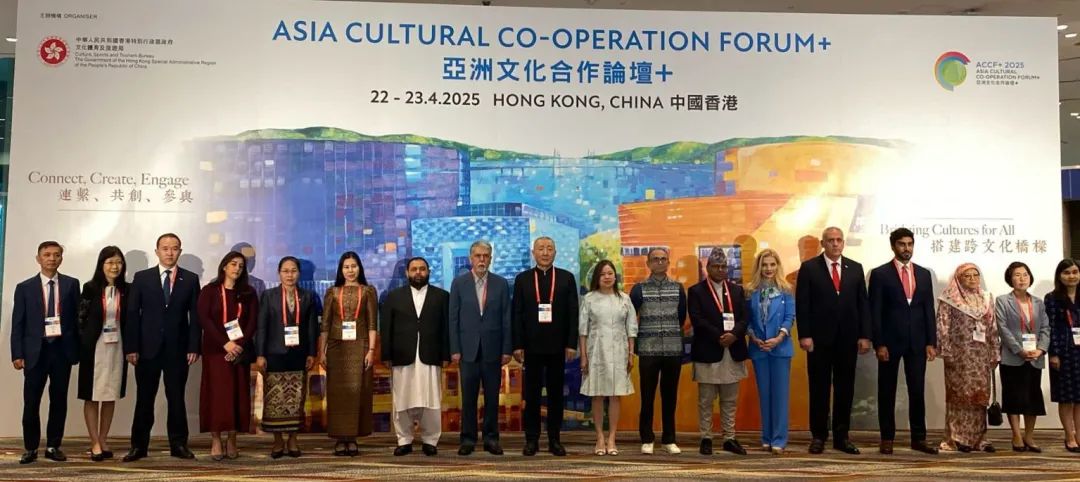 可能是包含下列内容的图片：18 位用户和上面的文字是“D4GANSER eea ASIA CULTURAL CO-OPERATION ASIACULTURALCO-OPERATIONFO FORUM+ 亞洲文化合作論壇+ 22-23.4.2025 HONG 22-23.4.2025HONGKONG,CHINA 22 KONG, HONGKONG,C CHINA 中國香港 Connect, Conncet.Create,Engage Create,Engag Create, Engage 連察、共創、参典 連 連繫、 共 共創、 共創、參典 泰典 ACCF+2025 PESATON CPLMs ingCulturesfo gCulturesforAll for/ ng 搭建跨文化橋標”