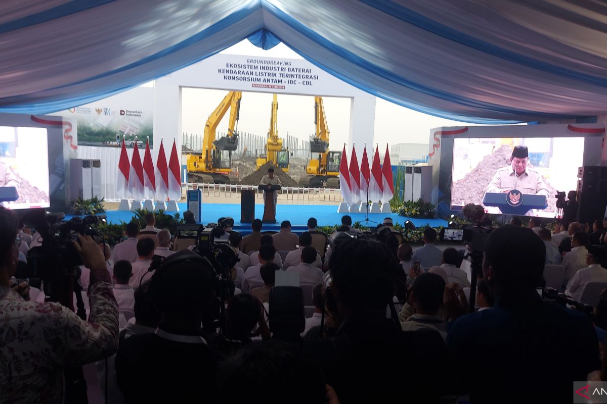 Prabowo 在 Karawang 破土动工建设电动汽车电池厂