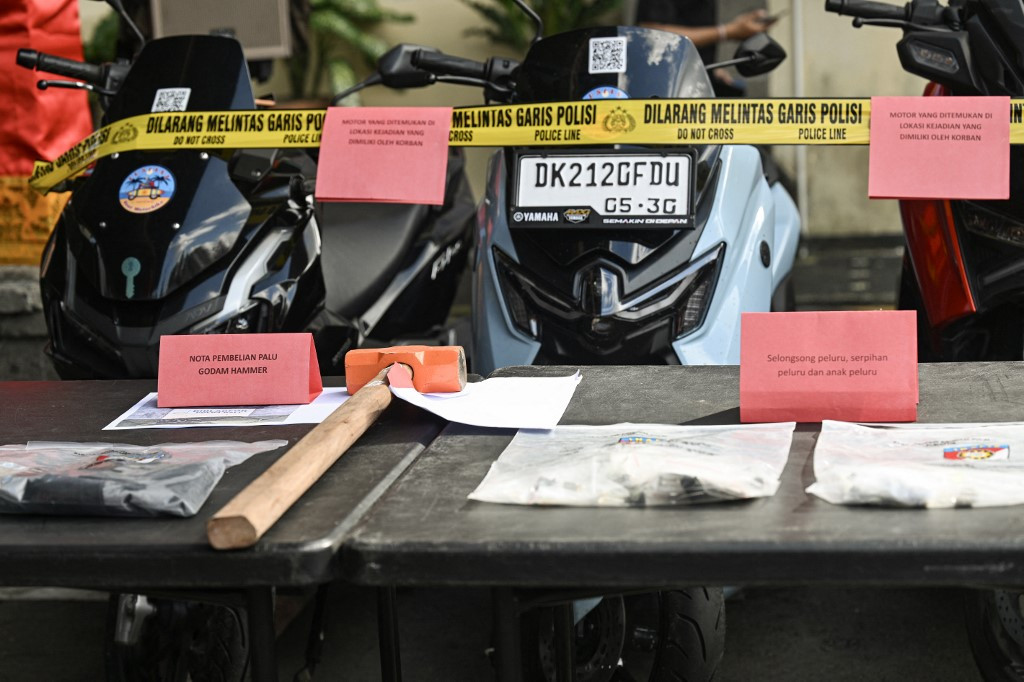 警方逮捕了三名在巴厘岛开枪的澳大利亚男子