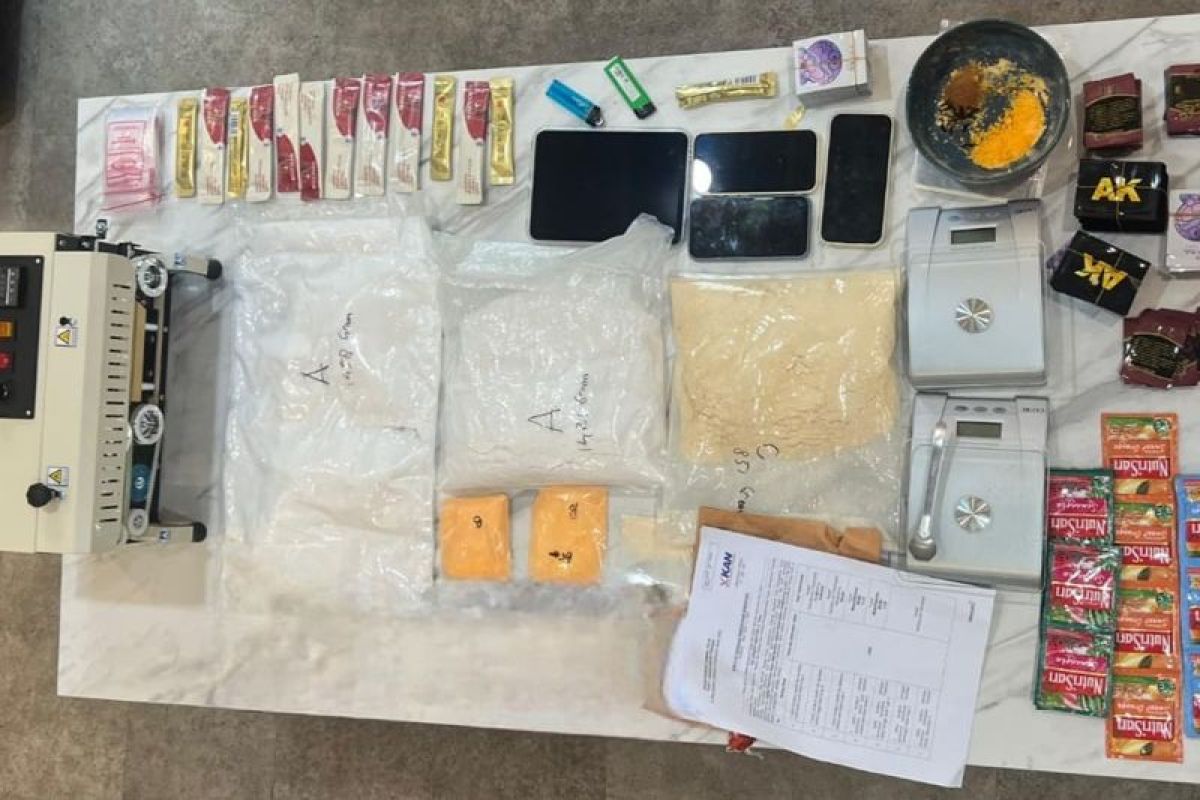 警方捣毁西雅加达公寓的秘密毒品实验室