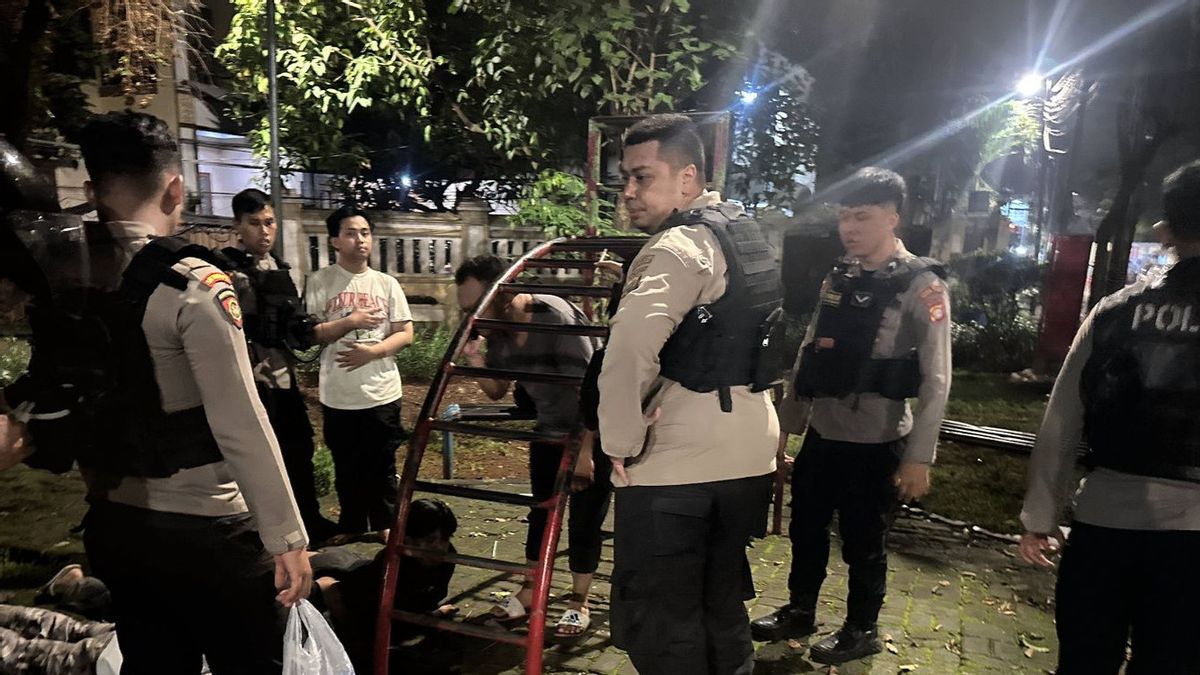 Menteng 青少年帮派斗殴刺伤,警方逮捕 5 名武装尖锐青年