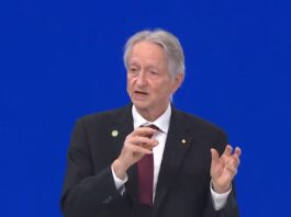 「AI教父」辛頓首訪中國 主旨演講點亮2025WAIC