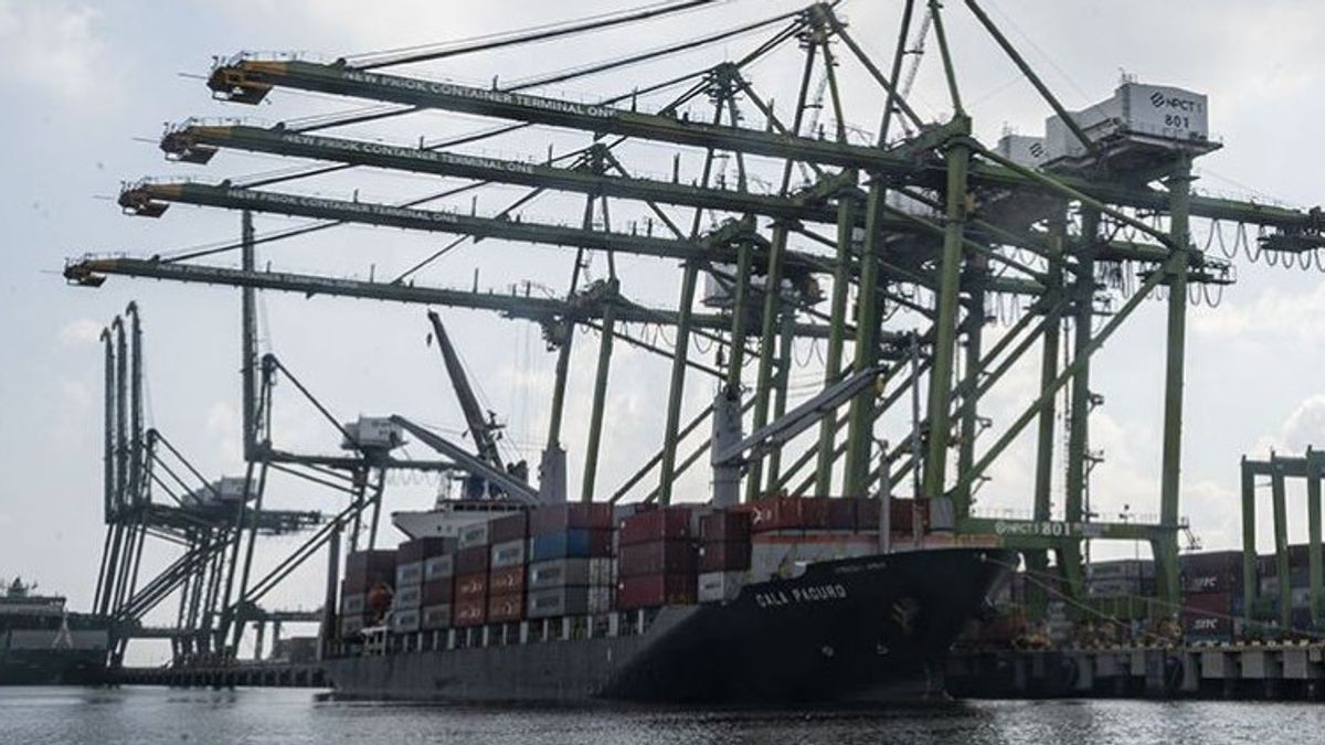 爪哇和苏门答腊岛成为 2025 年第二季度全国 GDP 的摩托车