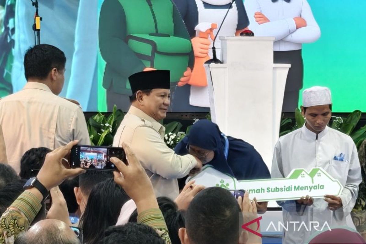 Prabowo 设定了 3 百万套住房目标，吹捧住房是增长动力