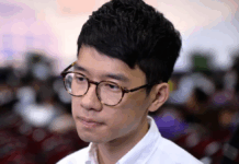 流亡海外的香港民运领袖罗冠聪入境狮城遭拒