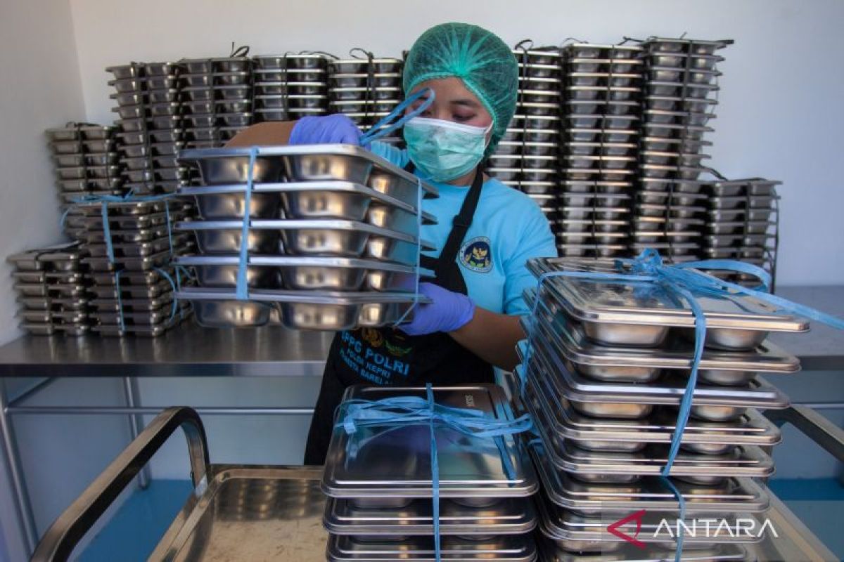 印度尼西亚的免费膳食计划惠及卡里蒙的 38,000 人