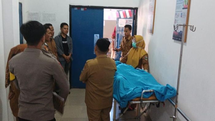 Jenazah siswa SMP berada di rumah sakit usai tewas ditikam temannya pakai gunting di kelas