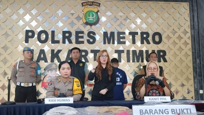 警方在东雅加达Cilangkap Cipayung逮捕了一名强奸侄子的男子。肇事者自 2025 年 <> 月以来在受害者家中犯下了堕落行为。（安塔拉/西蒂北）