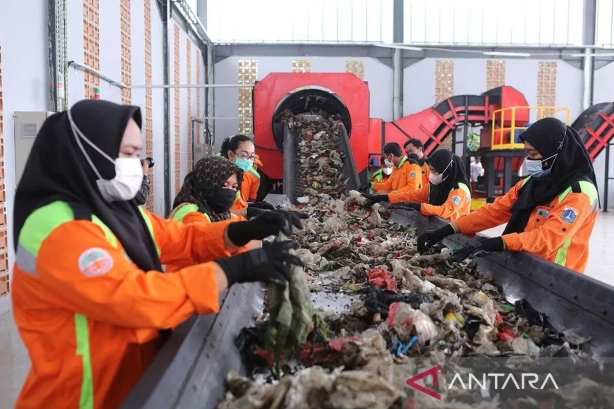 Indonesia to expand 3R waste management to tackle trash crisis