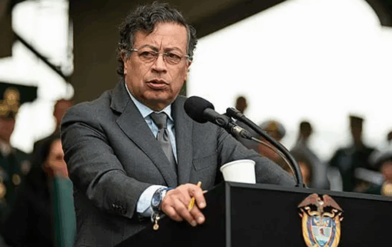 美国制裁哥伦比亚总统，冻结其在美国资产