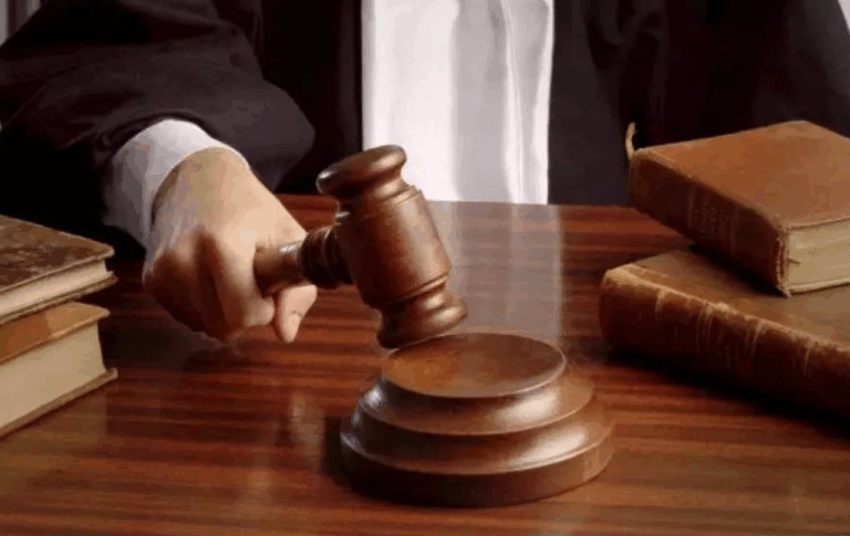 涉3起假冒狮城政府官员诈骗案 大马男涉当钱骡被控