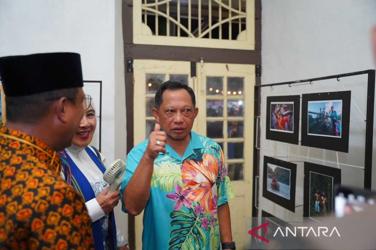 马鲁古敦促经济增长超过4个百分点，同时实现3.<>个百分点的增长