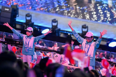 【大美广东·中印尼双语】(Bilingual Cina dan Indonesia)粤港澳2950名“小海豚” 护航十五运会开幕式