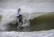 【大美广东·中印尼双语】(Bilingual Cina dan Indonesia)全国56名冲浪健儿齐聚汕头南澳 上演浪尖上的“速度与激情”