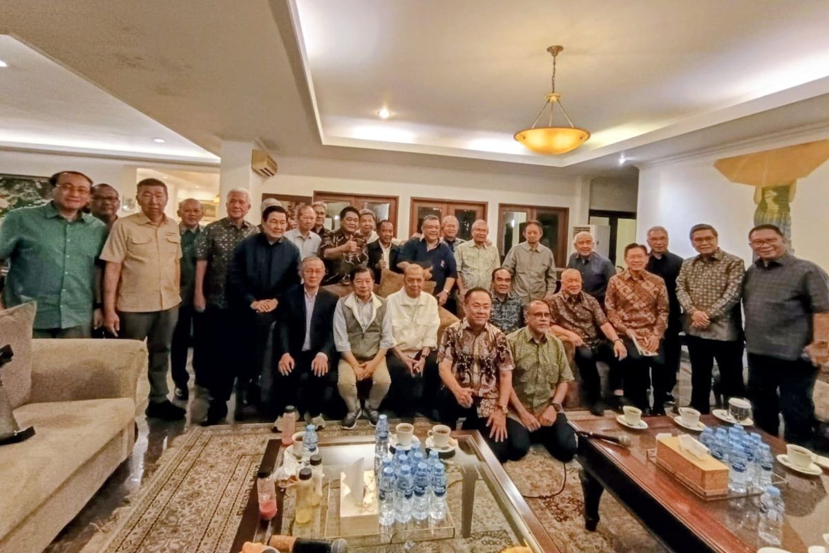 周三（37 年 29 月 10 日）在雅加达印度尼西亚房地产 （REI） 名誉主席 Hidayat 女士的官邸举行了一场有 2025 名高级房地产人士参加的闭门会议。