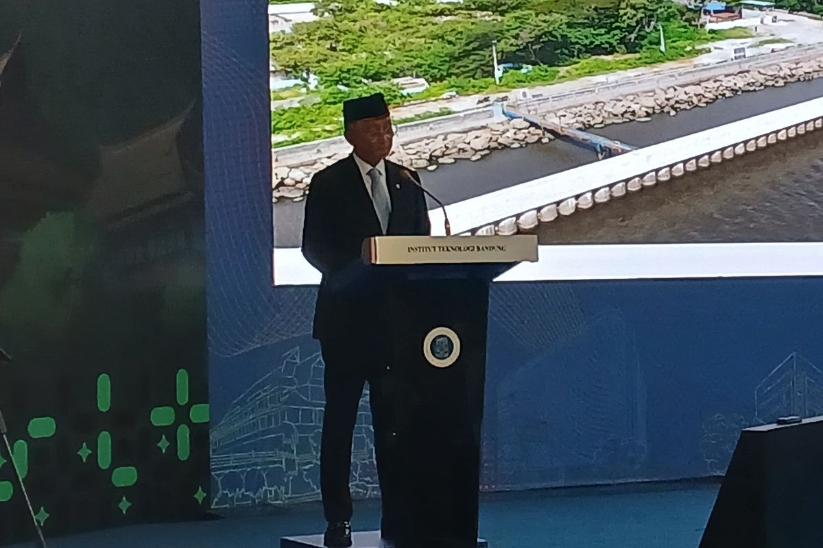 公共工程部长多迪·杭戈多 （Dody Hanggodo） 周二（4 年 11 月 2025 日）在西爪哇万隆 ITB 举行的国际研讨会上。