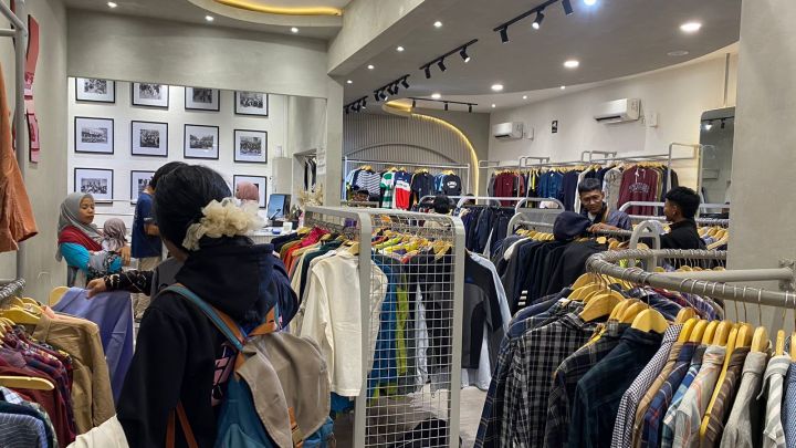 财经焦点:二手衣物两难境地