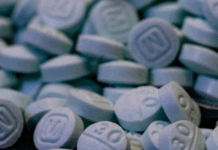 美国FBI局长:中国已同意一项阻止芬太尼相关化学品的计划