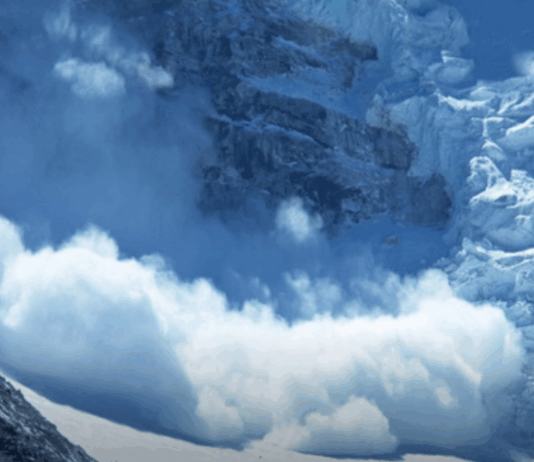 5600公尺瞬间崩塌 喜马拉雅山雪崩夺9命