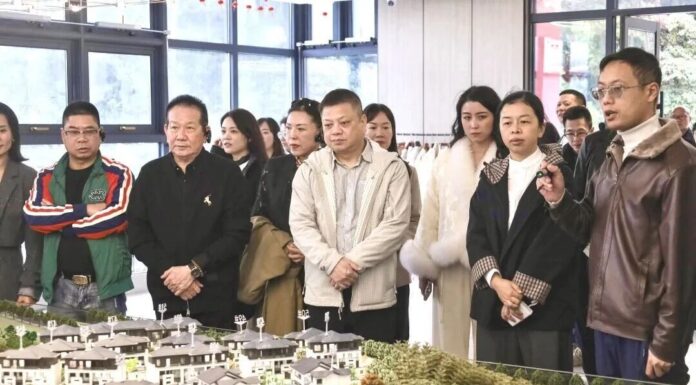 温州市华侨总商会举办“2025知名侨领文成行”活动