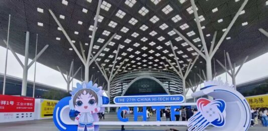 明日开幕!机器人“互搏”名场面,深圳人将涌入这里……