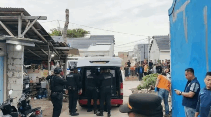 西爪哇发生爆炸事故:拾荒男子切割疑似炮弹身亡