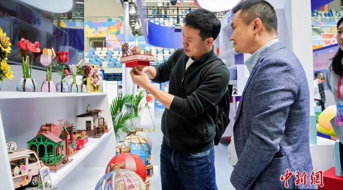 以“侨”为“桥” 浙江青田侨博会中国好物“组团”出海