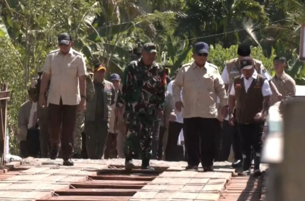 普拉博沃视察曼图昂贝利桥建设 