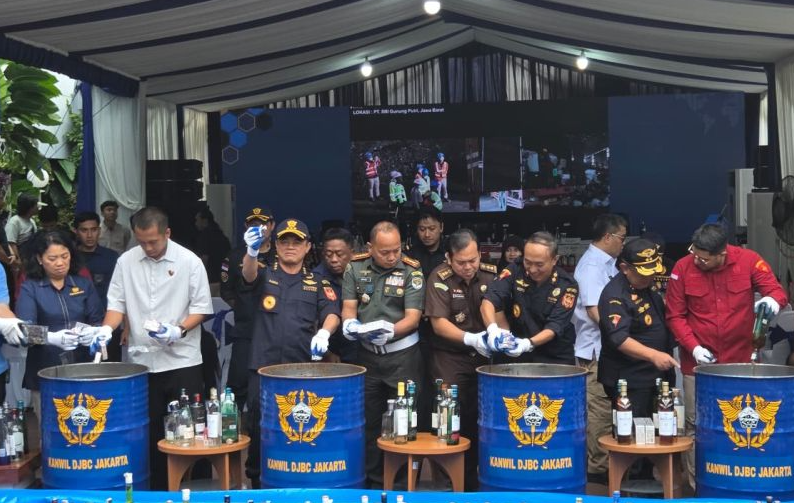 海关总署销毁雅加达海关查获非法货物