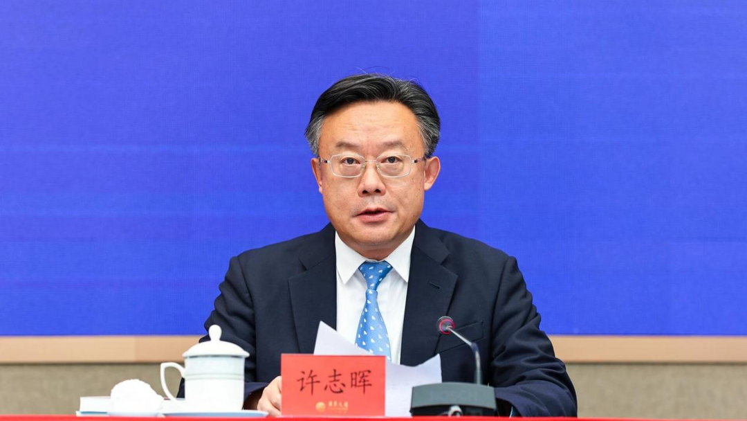 广东省委常务副秘书长，省委改革办、省“百千万工程”指挥办常务副主任许志晖。