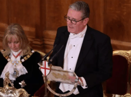 英国首相:对中国的政策不应“反复无常”或“走向极端”