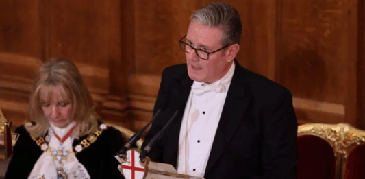 英国首相:对中国的政策不应“反复无常”或“走向极端”