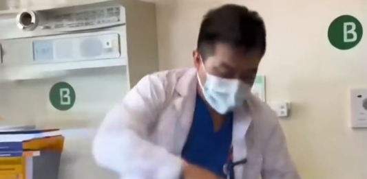 要求医生说话放尊重 男子被医生暴打