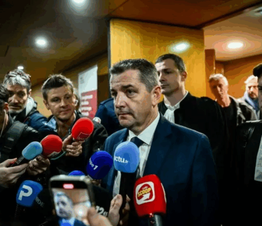 用性爱录像勒索副手 法国一市长被判入狱