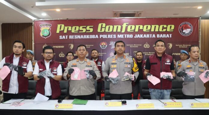 西雅加达警方捣毁丹格朗毒品枪支窝点 逮捕一35岁男子