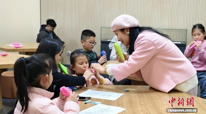 从窑乡到世界 浙江嘉善侨界人士助“一笛越山海”