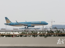 白云机场T3今起开启国际业务,第一位出境旅客:“很漂亮很便利!”