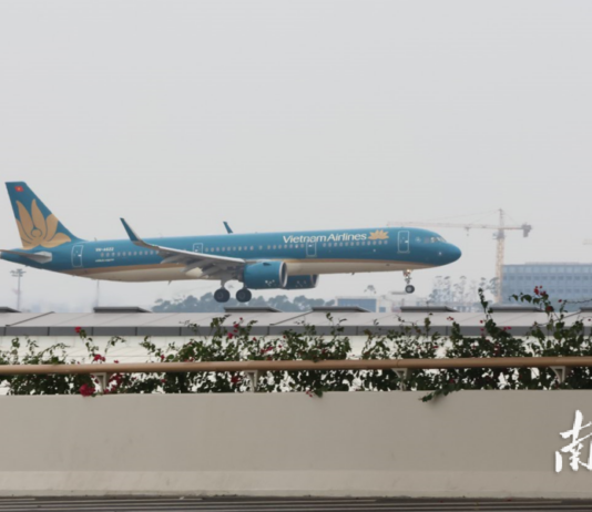 白云机场T3今起开启国际业务,第一位出境旅客:“很漂亮很便利!”