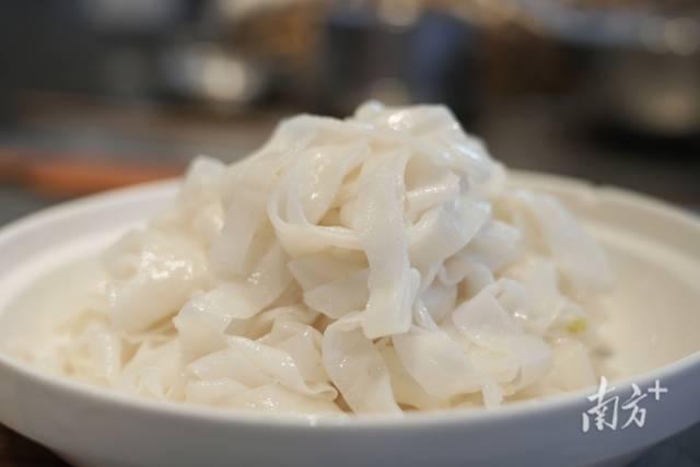 八道工序制成沙河粉。